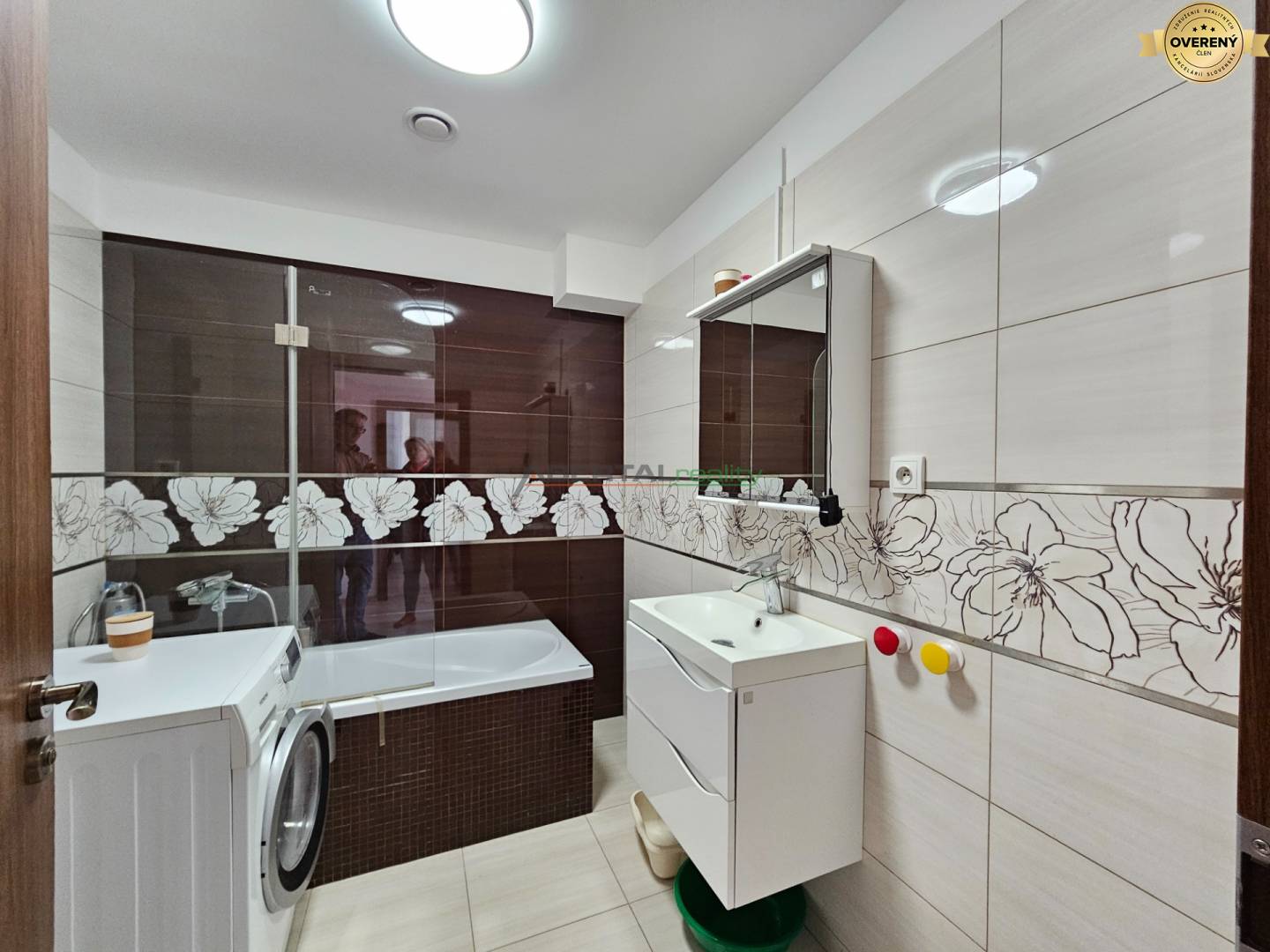 Predaj - Košice, Dargovských hrdinov, Furča, 4 izbový byt s parkovanim a terasou, novostavba, kúpeľňa.jpg