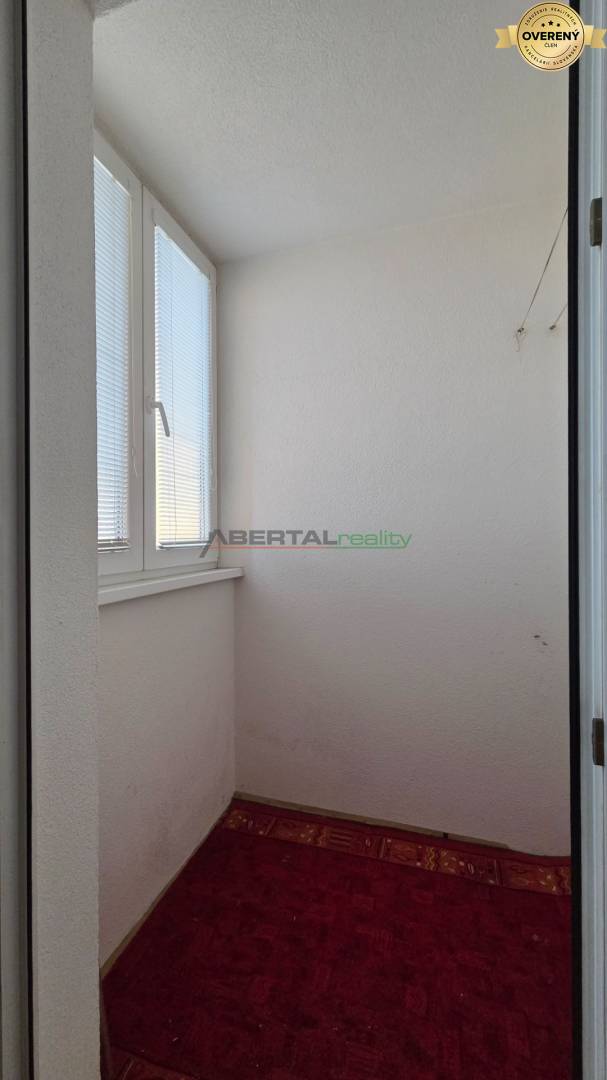 1 izbový byt Dlhé diely, Karlová ves Bratislava loggia.jpg