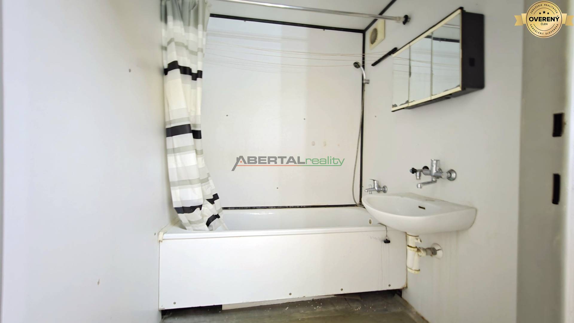 1.1 izbovy l Pribišova Dlhe Diely loggia – kópia.jpg