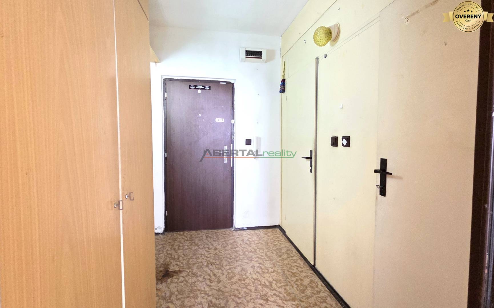 1izbovy Pribišova Dlhe Diely vstupna chodba.jpg