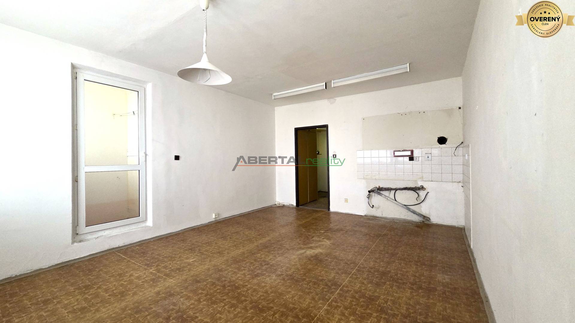 1 1izbovy Pribišova Dlhe Diely obyvacka s kuchynou – kópia.jpg