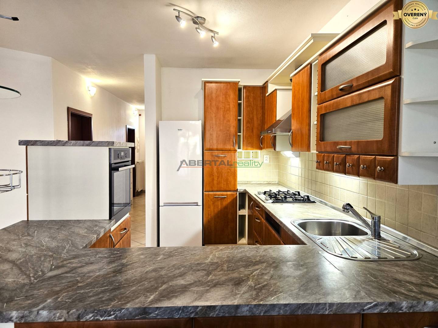 plne vybavená kuchyňa zálesie.jpg