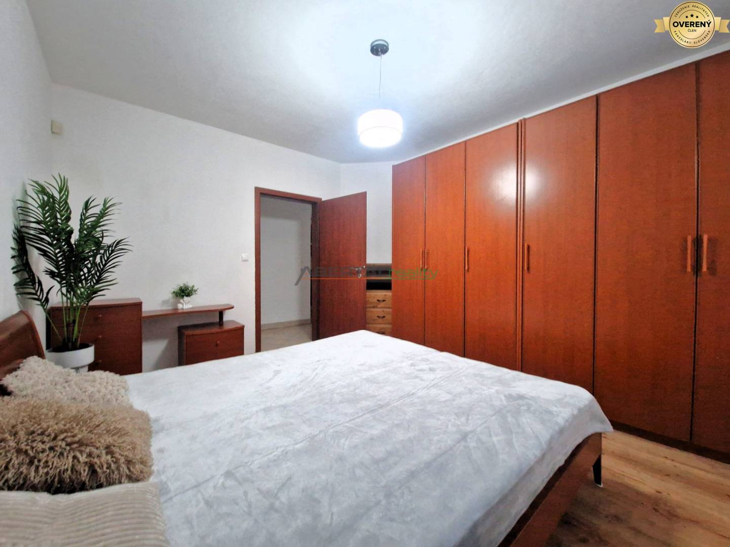 spalna s dostatkom ulozneho priestoru_Zalesie.jpg