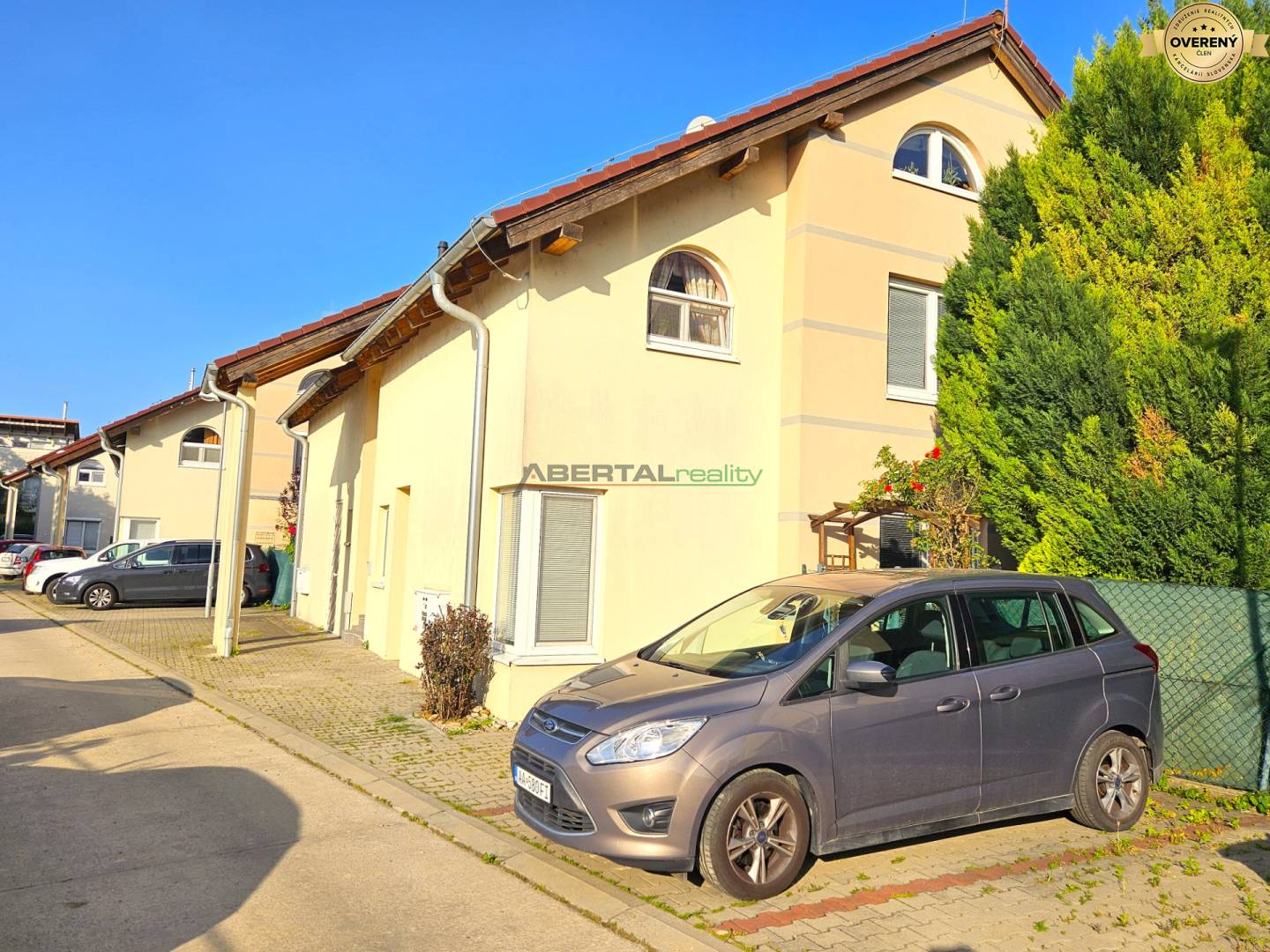 parkovacie miesto k bytu zalesie.jpg