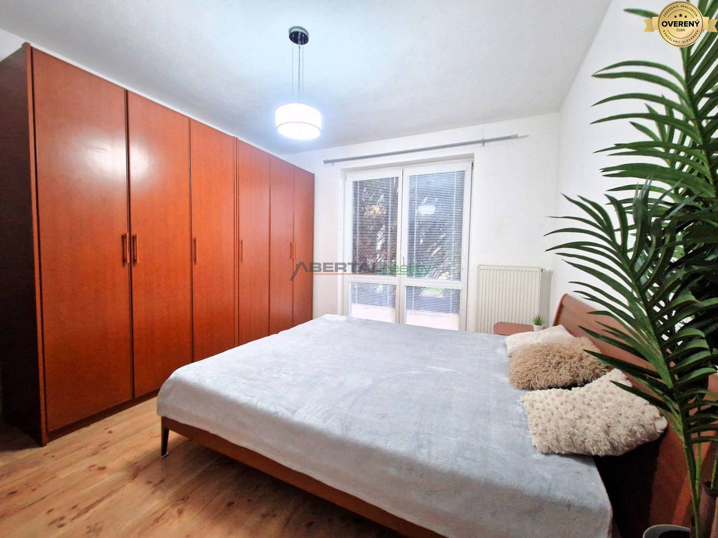 spalna s francuzskym oknom_Zalesie