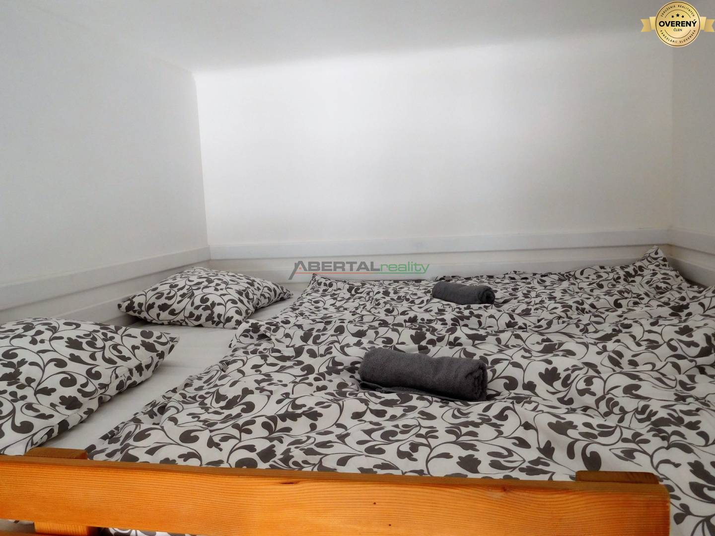 Predaj. 2i byt, Mariánska , Staré mesto, Bratislava, spálňa.JPG