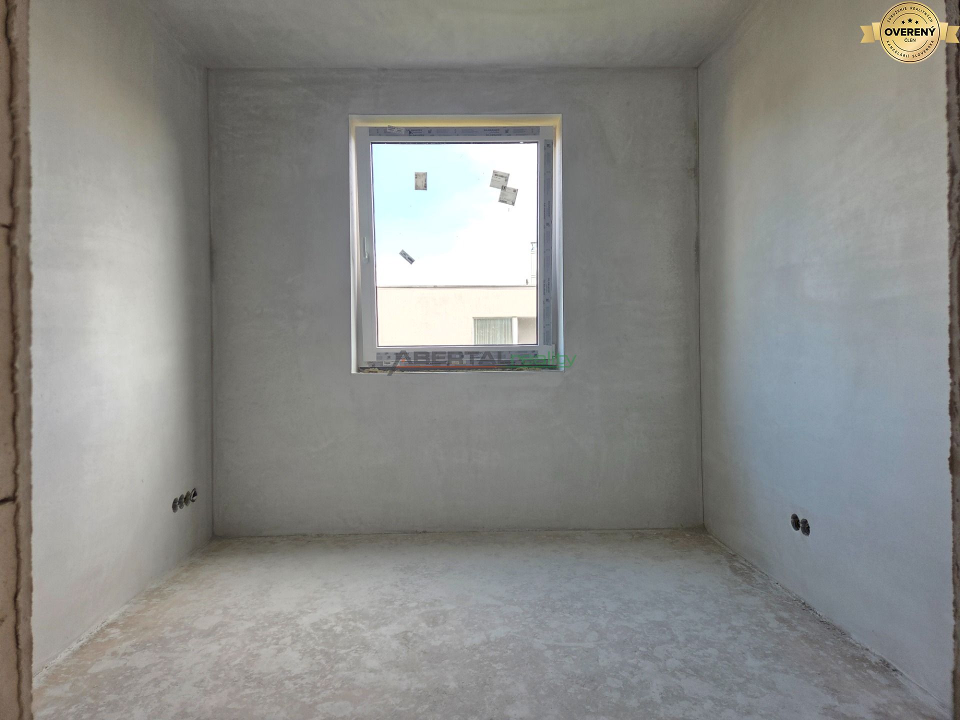 predaj, rodinný dom, dvojdom, 115 m2 Juhásov Dvor, Chorvátsky Grob - čierna voda, 3x parking, záhrada, izba 3, hore.jpg