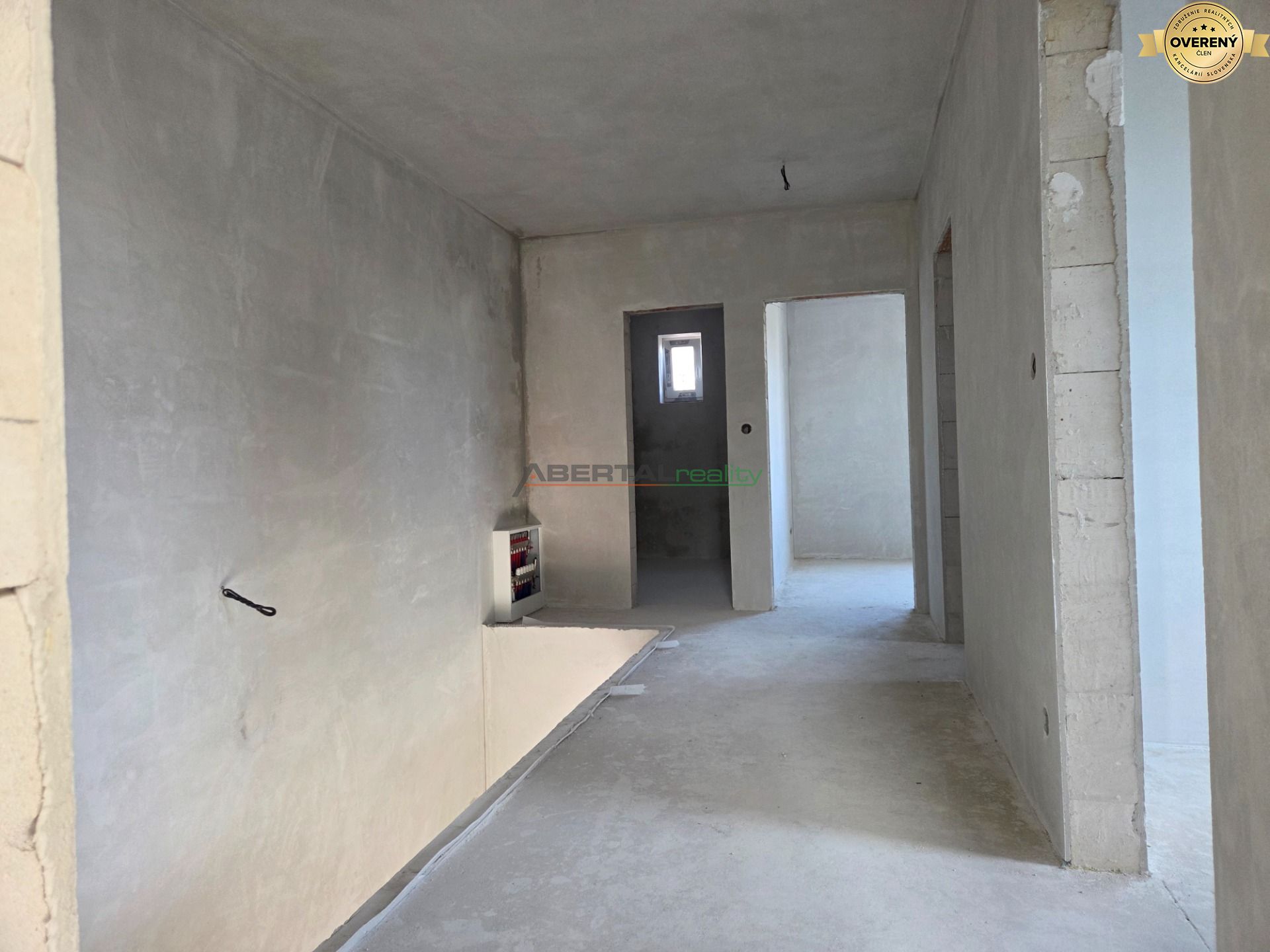 predaj, rodinný dom, dvojdom, 115 m2 Juhásov Dvor, Chorvátsky Grob - čierna voda, 3x parking, záhrada, obývacia hore.jpg