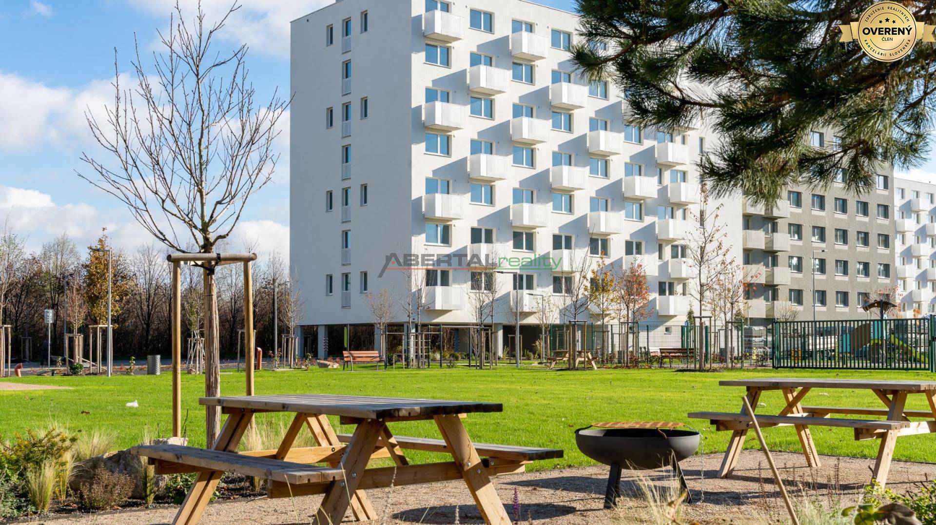 01 Ovocne Sady_ park_gril.jpg