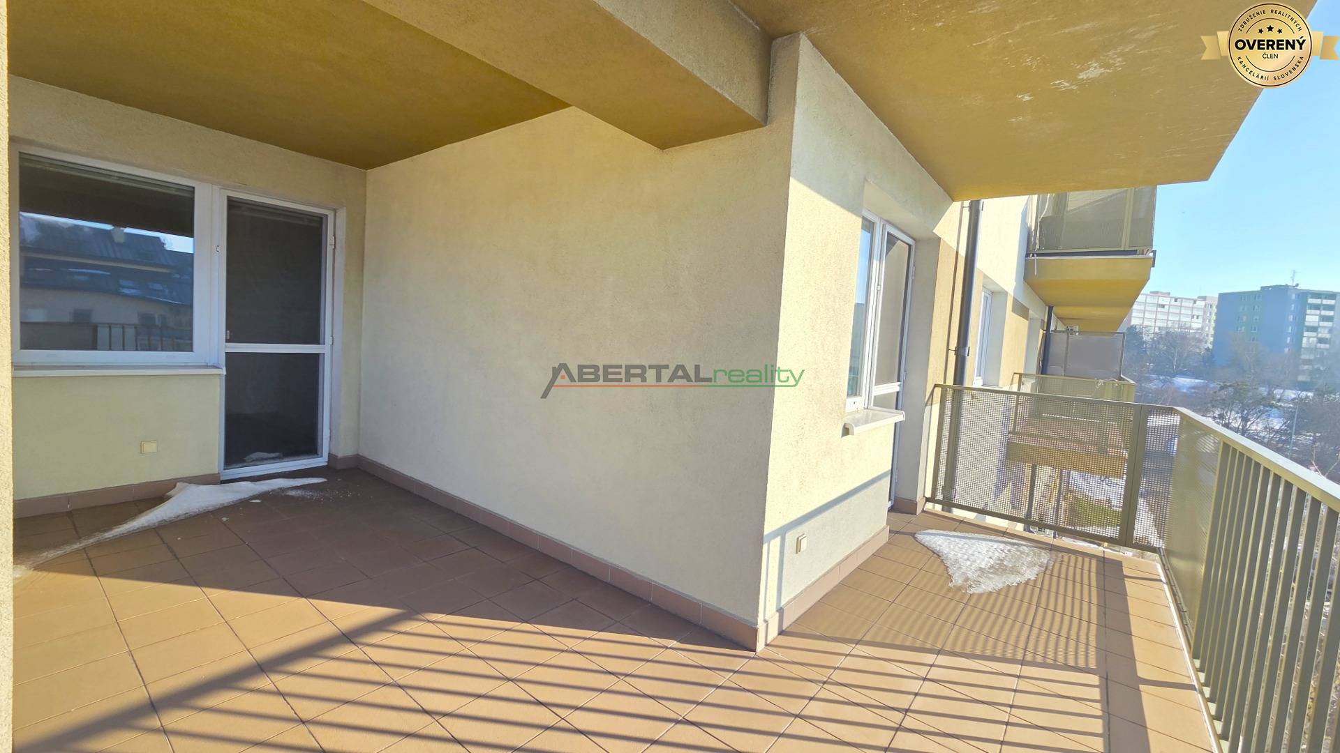 Predaj - Košice, Dargovských hrdinov, Furča, 4 izbový byt s parkovanim a terasou, novostavba, terasa 21 m2.jpg