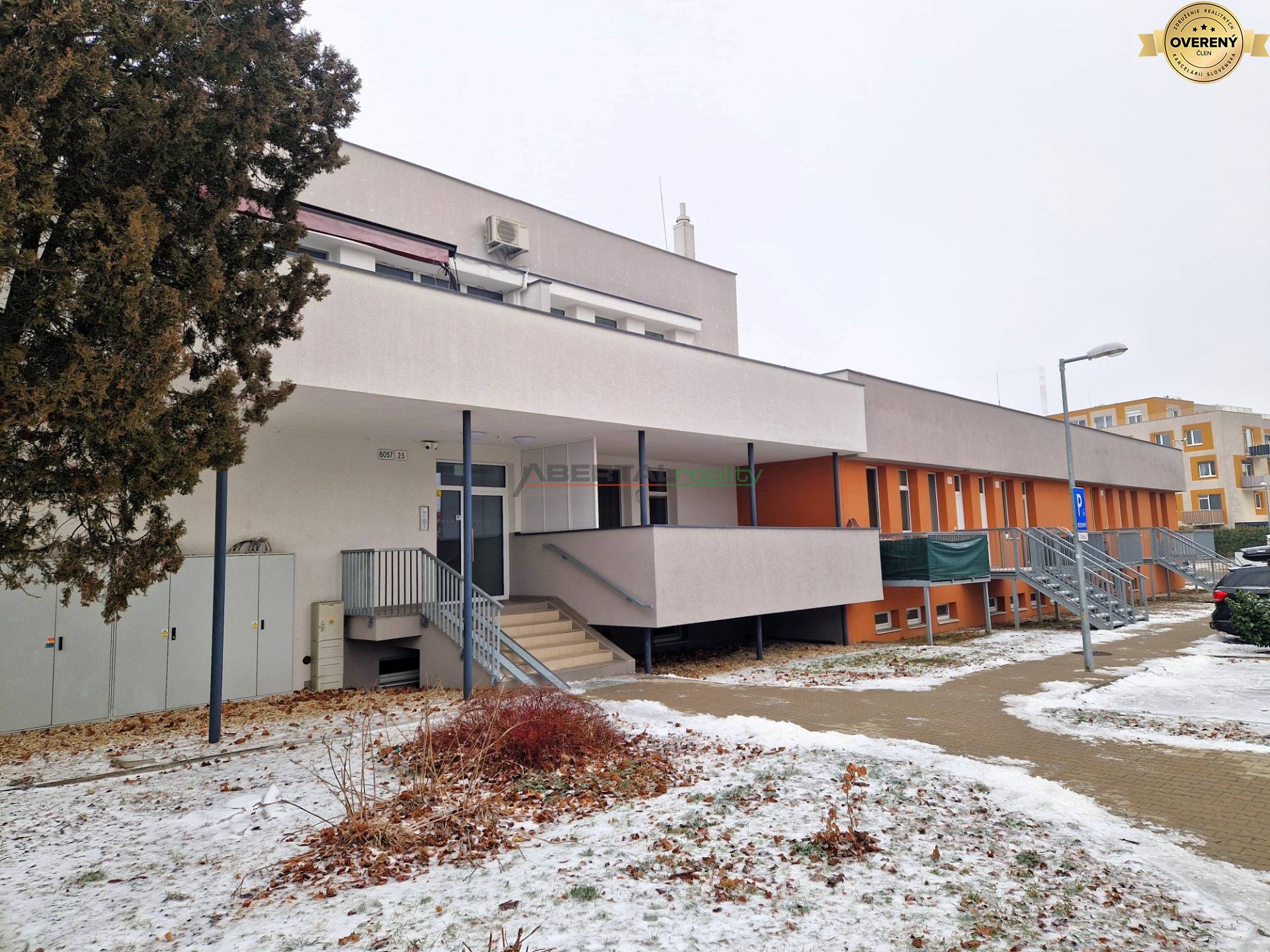 16_2izb Beskydska_byovy doma a loggia.jpg