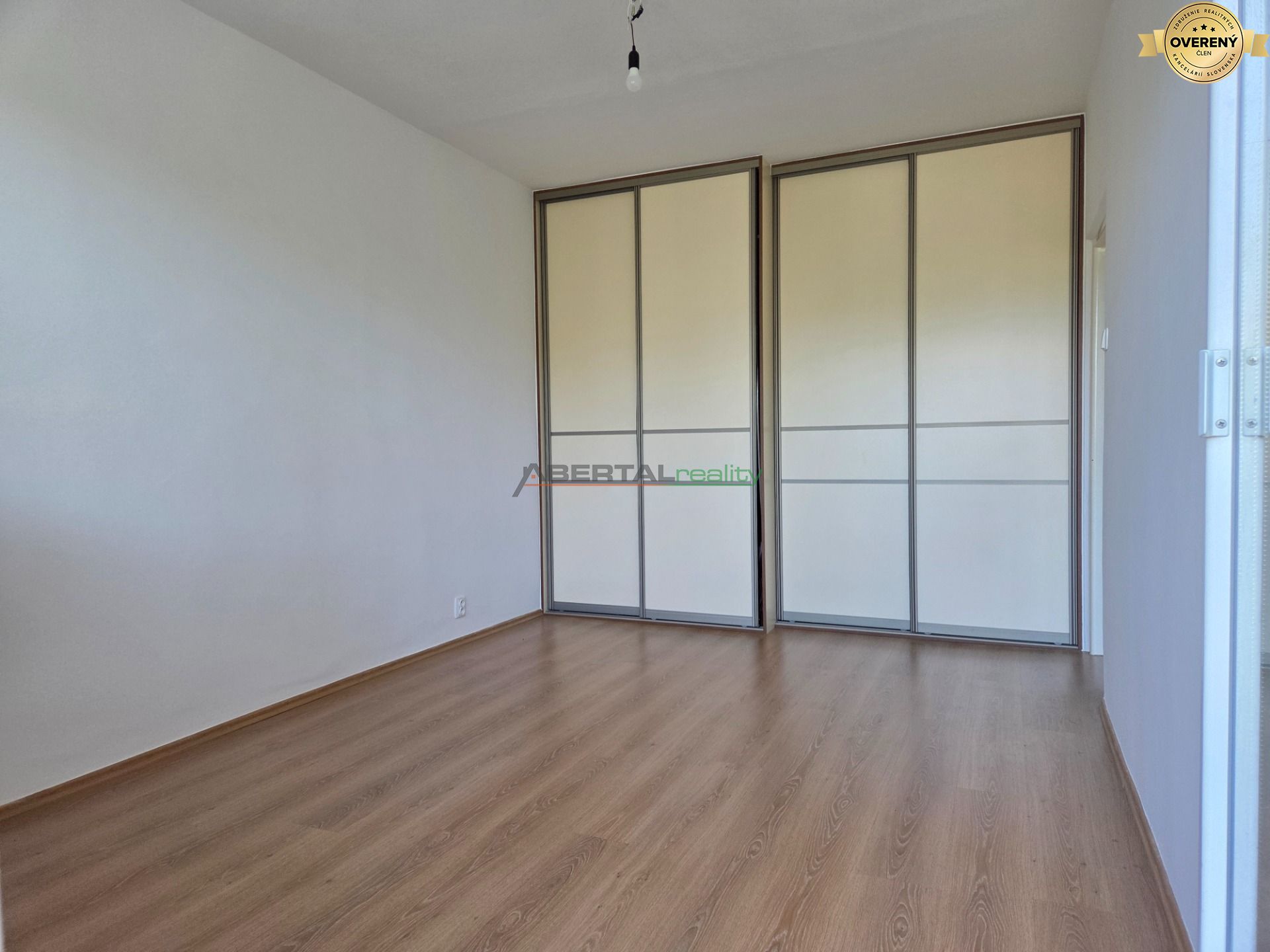 Predaj, Sibírska ulica, Nové mesto - Bratislava, 2i byt, spálňa.jpg