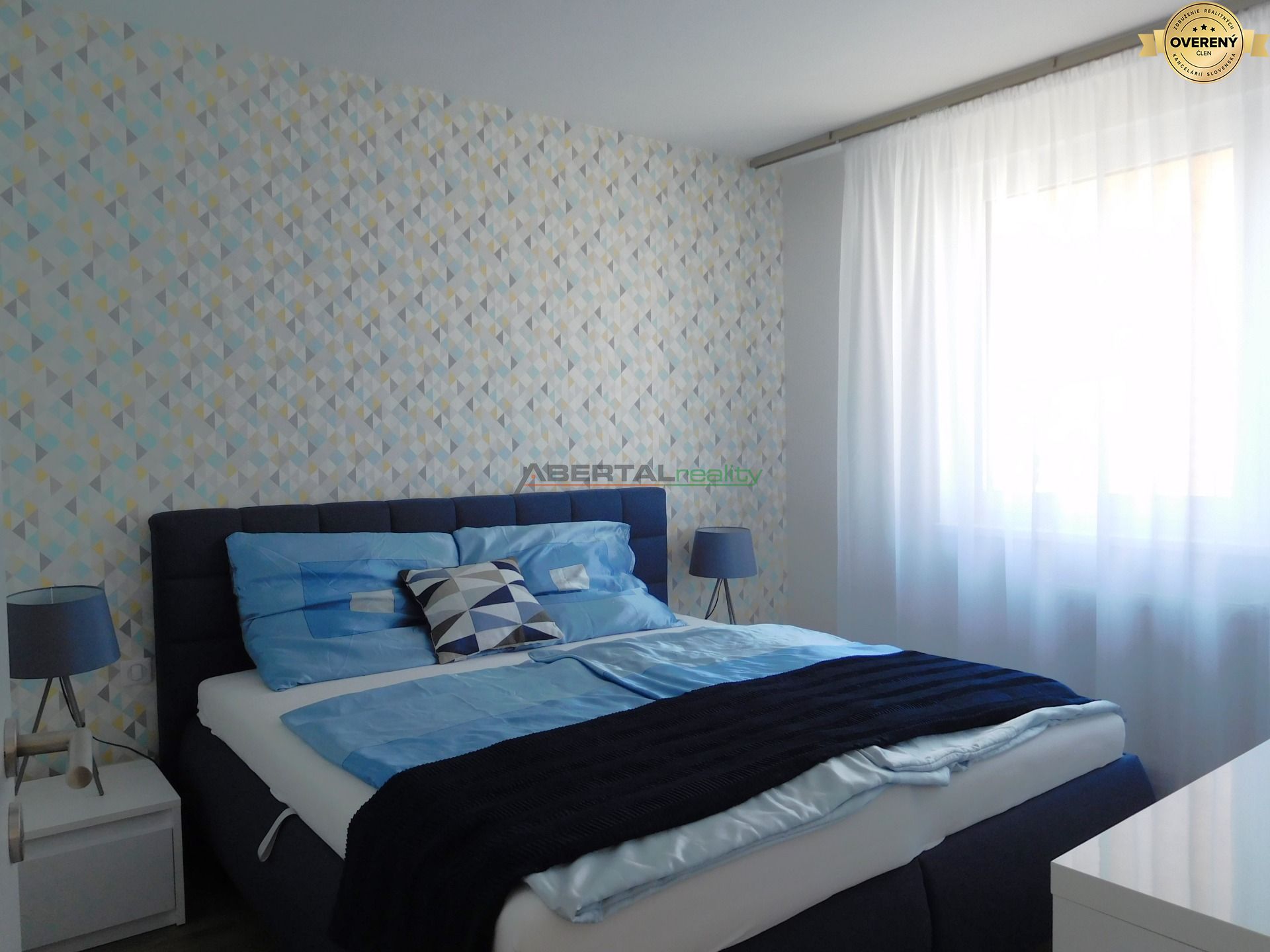 Prenájom - Blumentálska, Bratislava, Stein, novostavba, 2 izbový, zariadený, spálňa.JPG