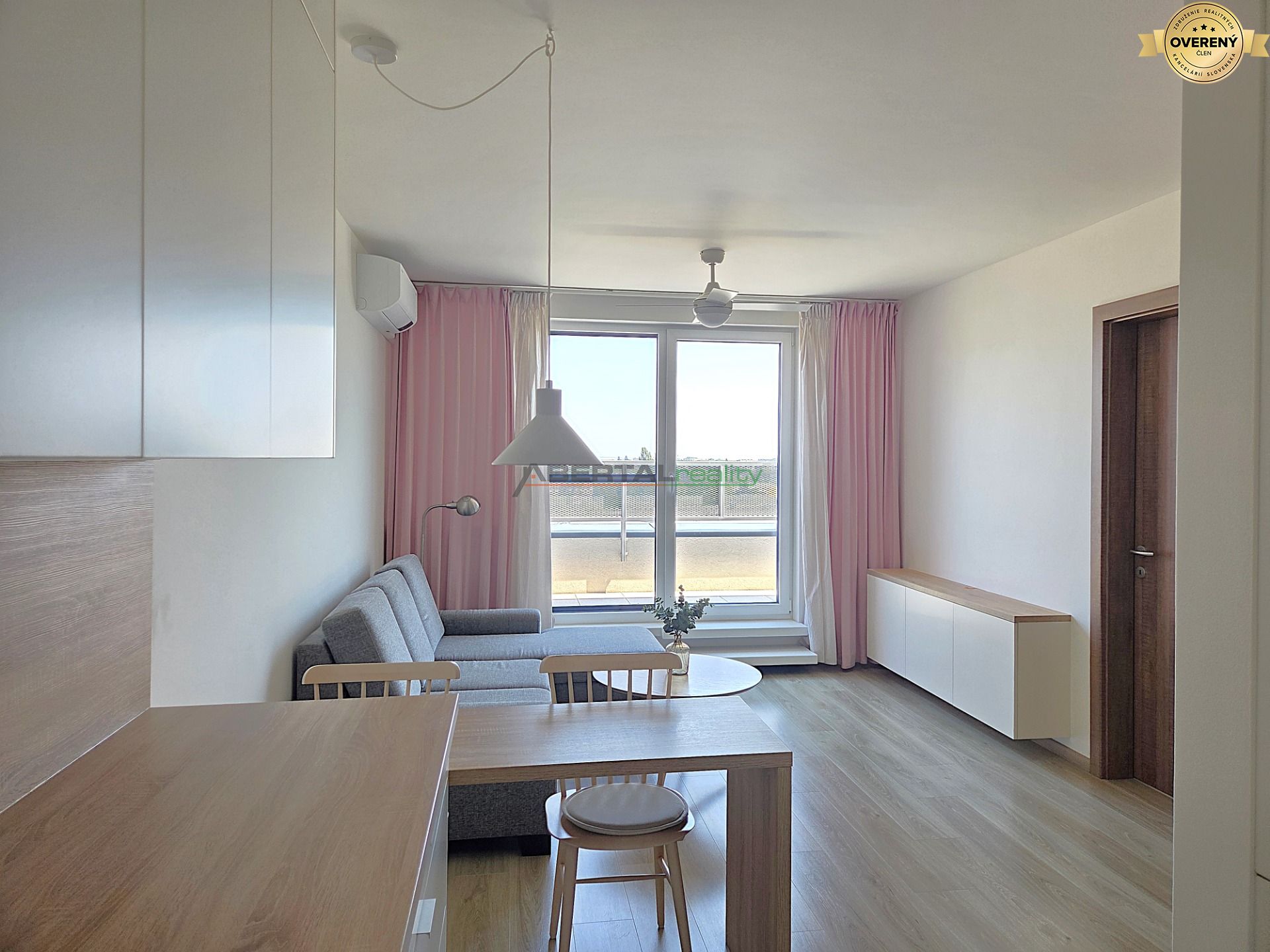 Prenájom, Malokrasňanská, Bratislava, 2i byt, loggia, parking, klima, novostavba, obývacia izba IV.jpg