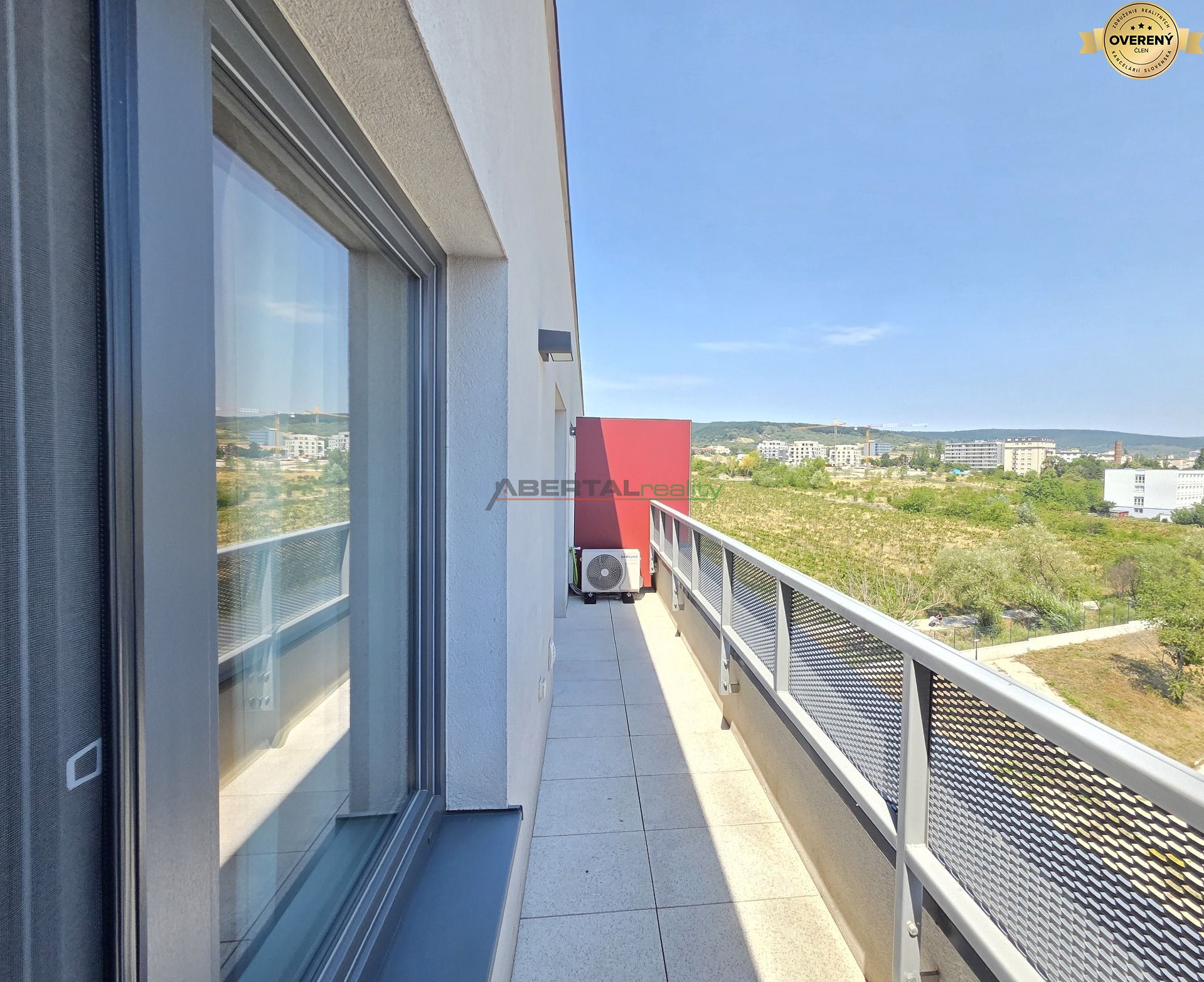 Prenájom, Malokrasňanská, Bratislava, 2i byt, loggia, parking, klima, novostavba, loggia.jpg