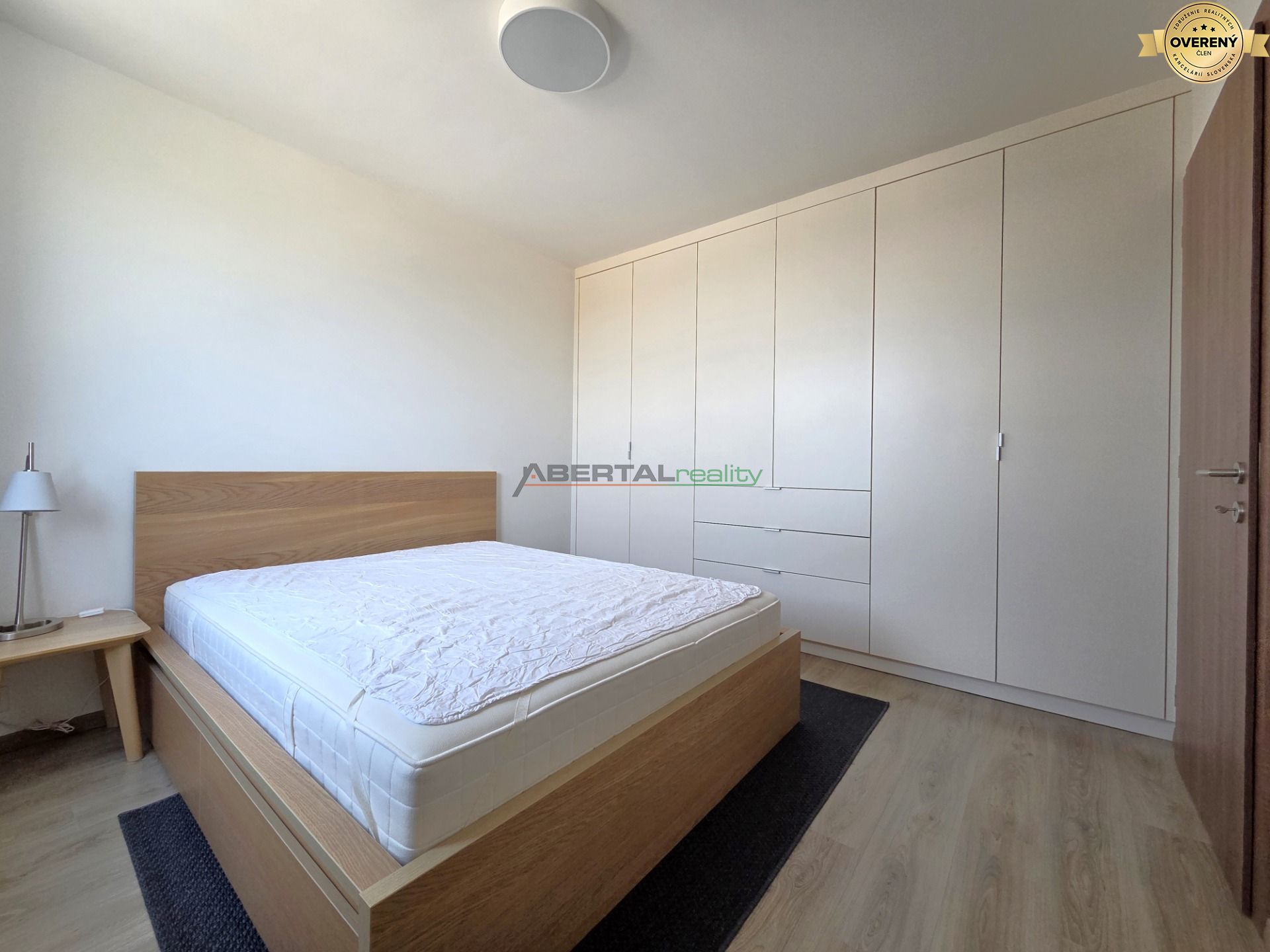 Prenájom, Malokrasňanská, Bratislava, 2i byt, loggia, parking, klima, novostavba, spálňa II.jpg