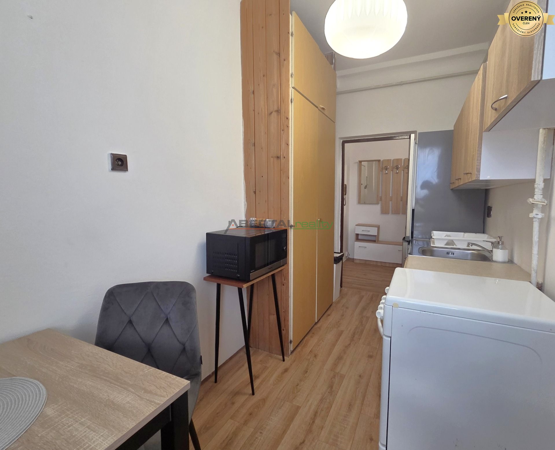 Prenájom, 1 izbový byt, Mesačná, Bratislava, kucyňa 1.jpg