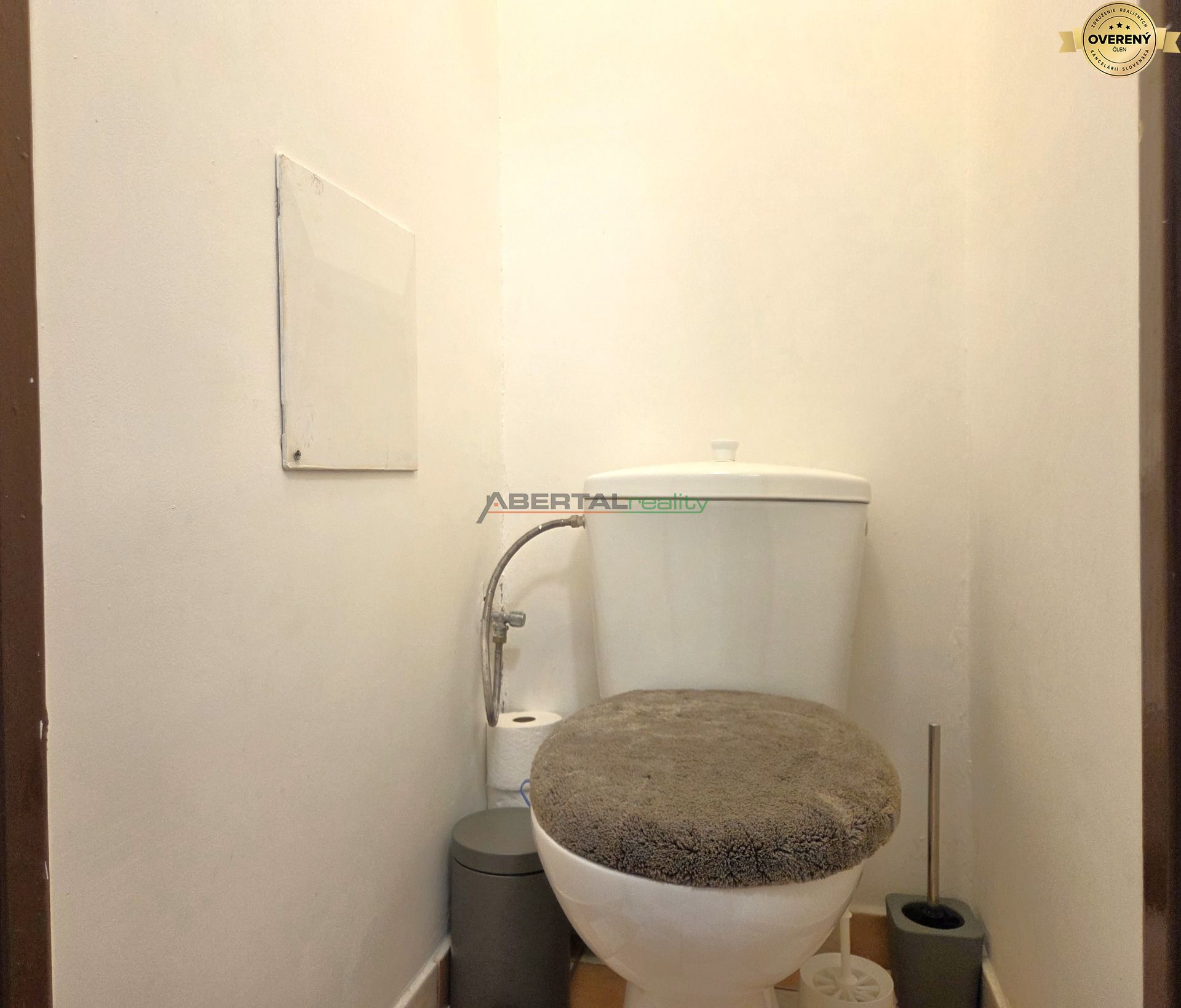 Prenájom, 1 izbový byt, Mesačná, Bratislava, samostatné WC.jpg