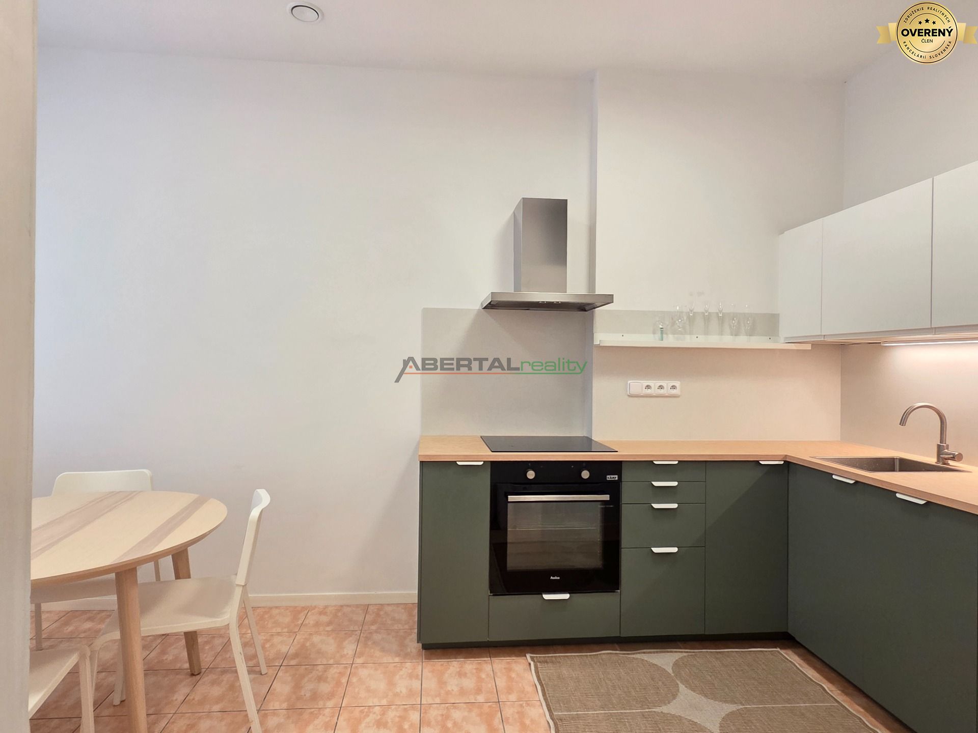Prenájom - 2 izbový byt, Vysoká, Bratislava - staré mesto, centrum, kuchyňa 2.jpg