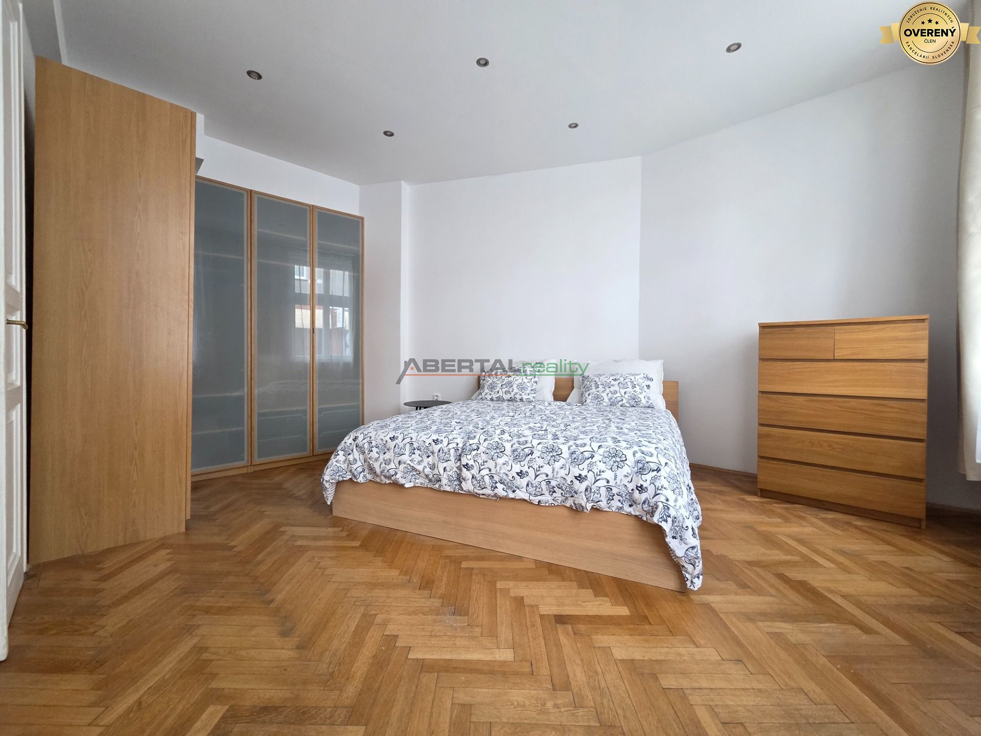 Prenájom - 2 izbový byt, Vysoká, Bratislava - staré mesto, centrum, spáľňa 1.jpg