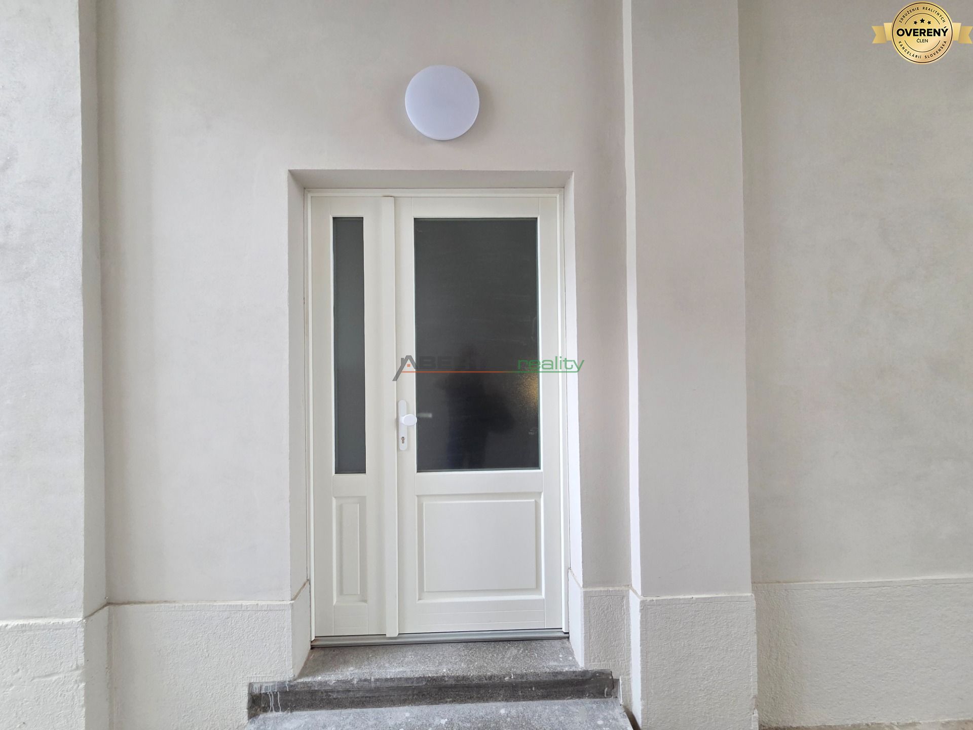 Prenájom - 2 izbový byt, Vysoká, Bratislava - staré mesto, centrum, vstup 2.jpg