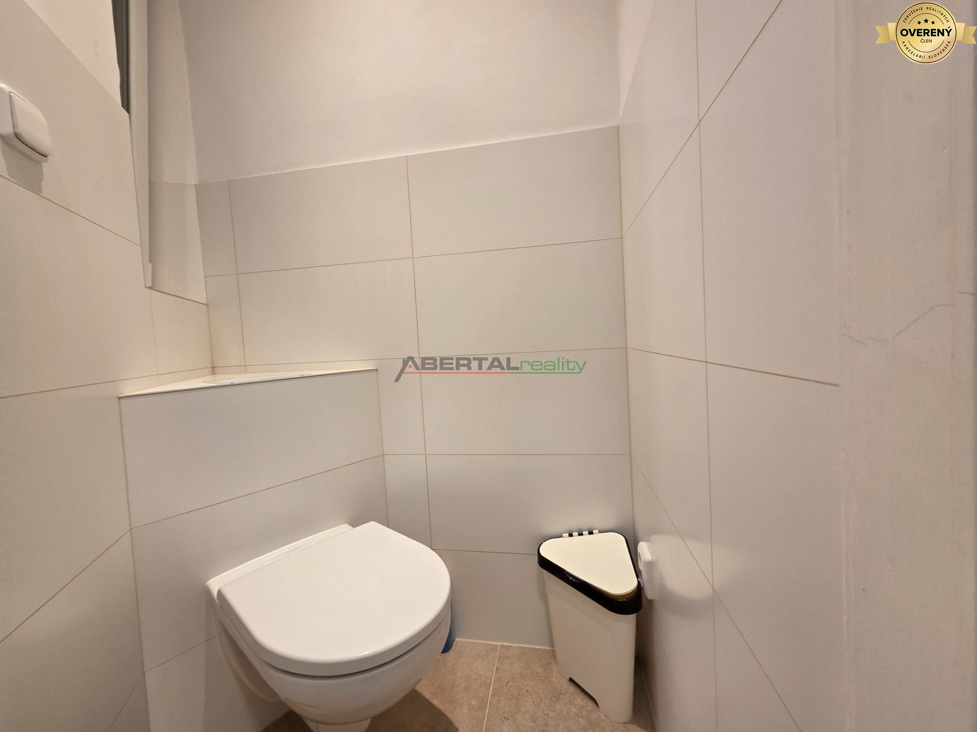 Prenájom - 2 izbový byt, Vysoká, Bratislava - staré mesto, centrum, samostatné WC.jpg
