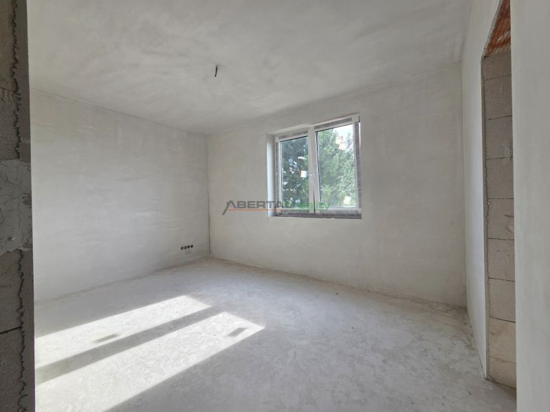 predaj, rodinný dom, dvojdom, 115 m2 Juhásov Dvor, Chorvátsky Grob - čierna voda, 3x parking, záhrada, obývacia izba 2  hore.jpg